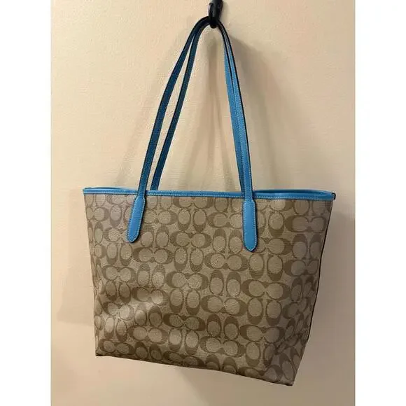 Stylish Coach Signature Tote Bag - 2023 5696 - Picture 2 of 8